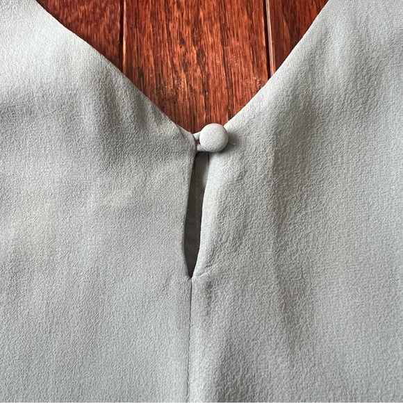 Banana Republic Silk Top Size S Petite Women’s Green Gray V Neck Tank Top Y2K - Picture 9 of 9